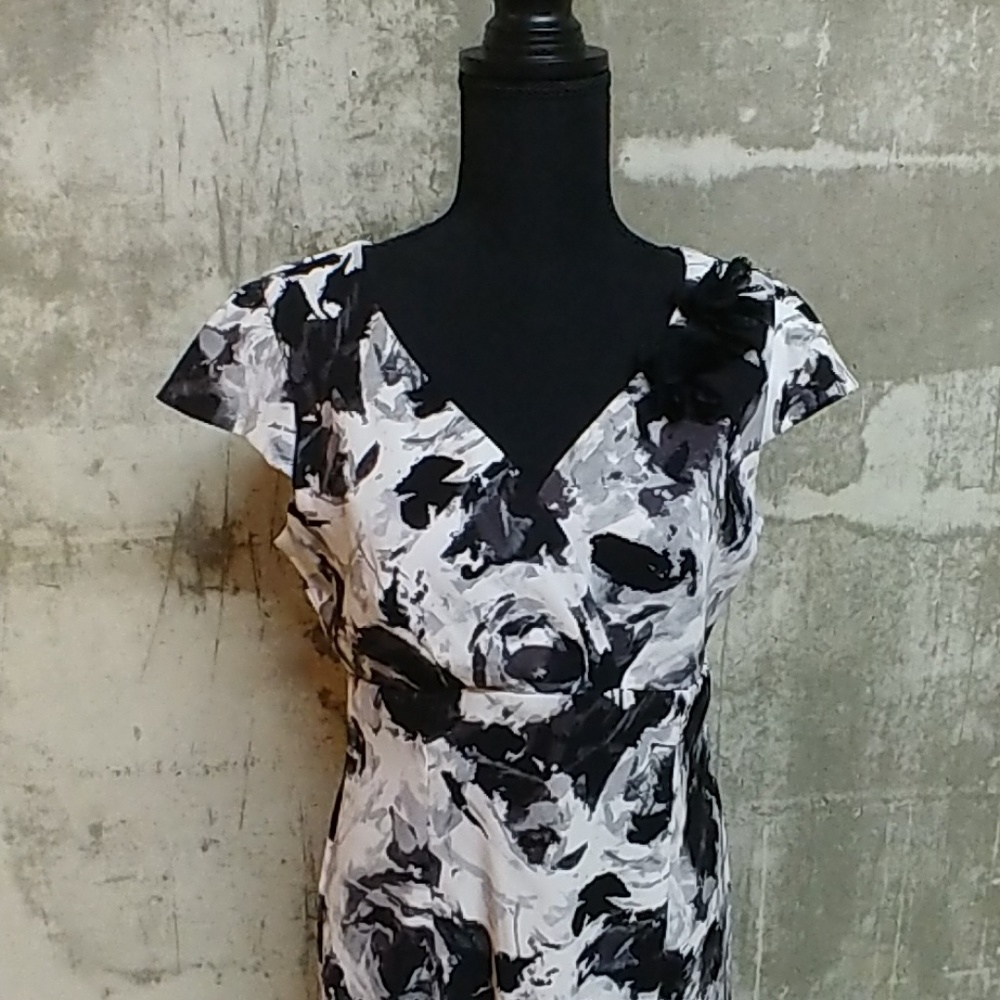 Rabbit Rabbit Rabbit designs cap sleeve dress - Picture 3 of 4
